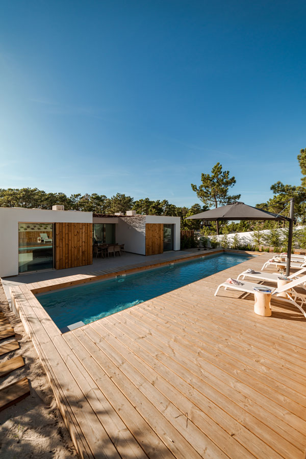 Lames de terrasse rabotées en bois massif