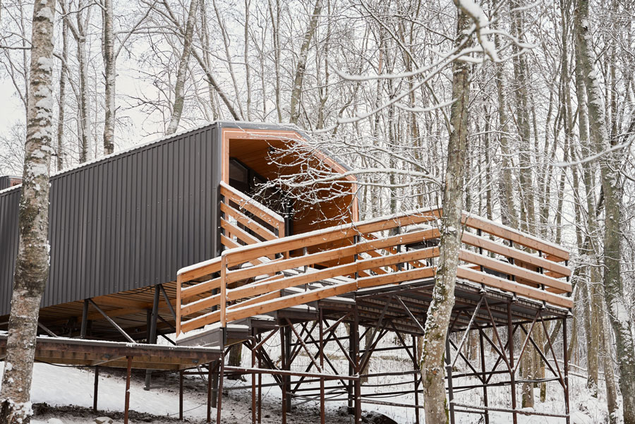 Structure de balustrade en bois massif
