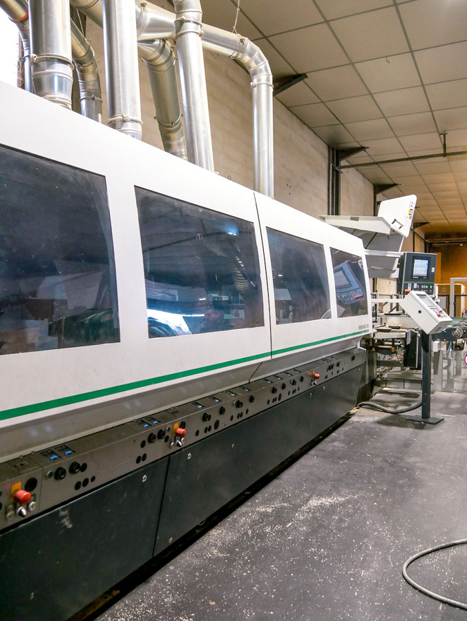 atelier de bois industriel à Brioude en Auvergne - machine utilisé pour le rabotage du bois