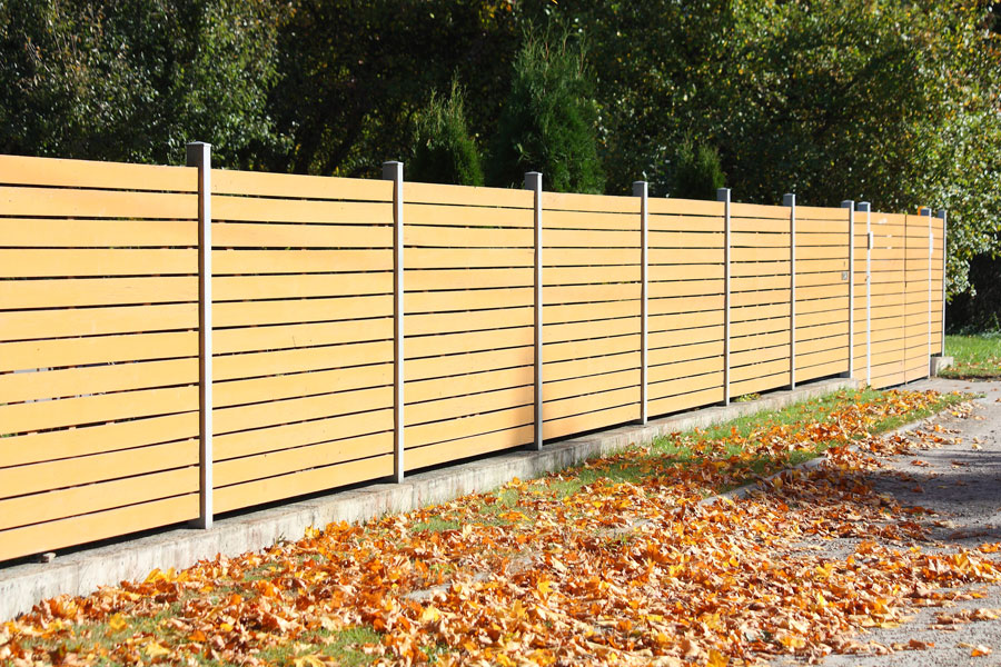 Lames de remplissage en bois pour clôture